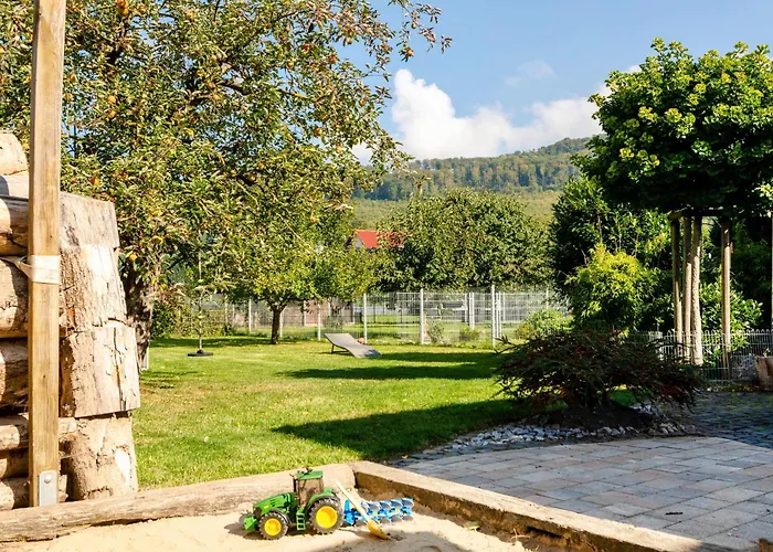 Theo Im Alte Schule Adelsborn